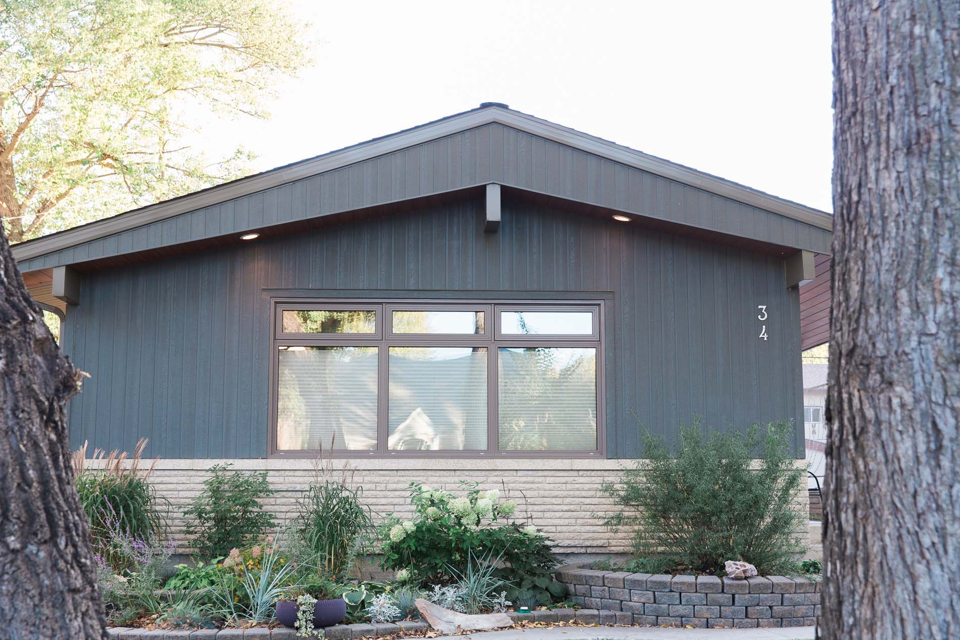 Winnipeg bungalow with vertical KWP engineered siding